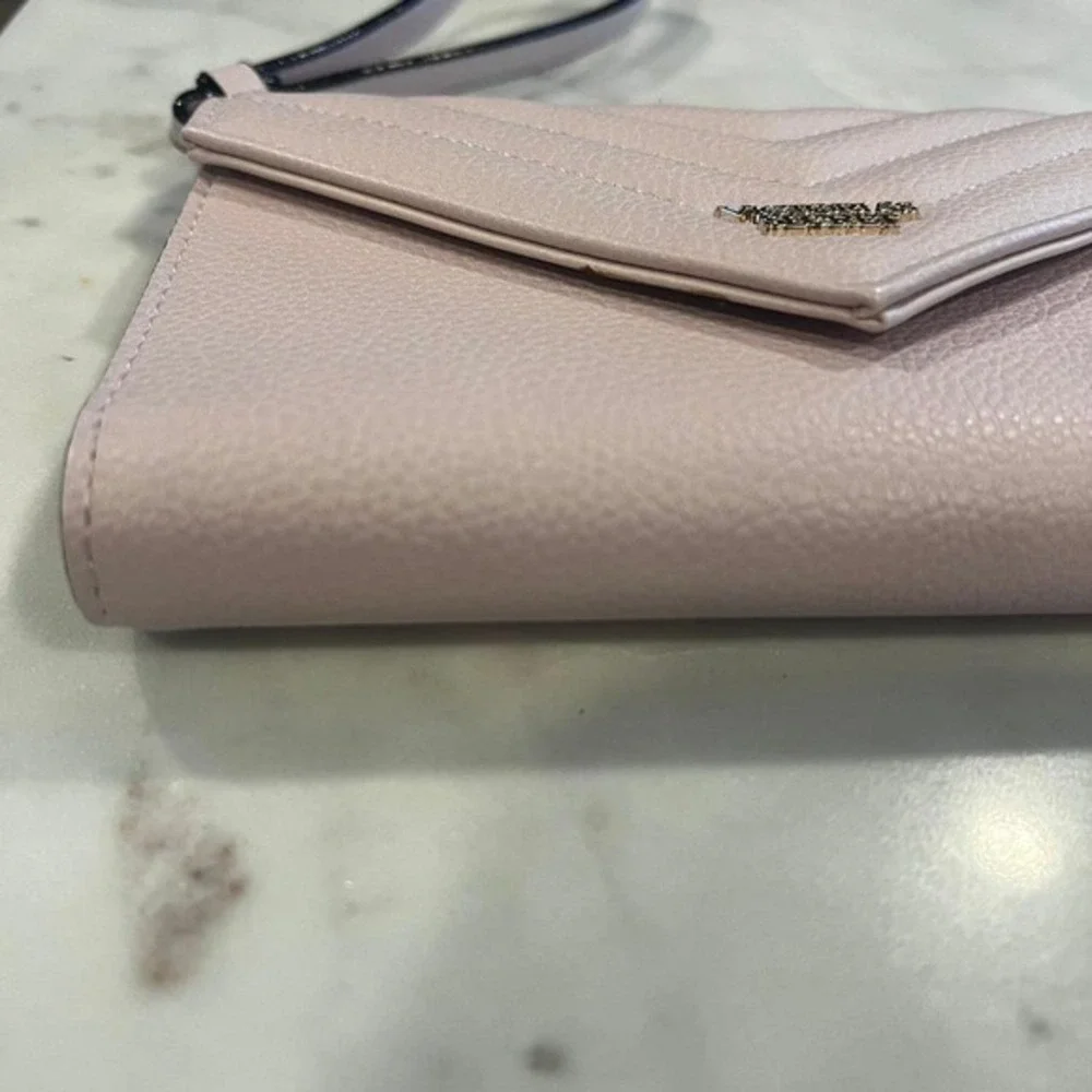 Victoria Secret Wristlet Wallet/Phone Case Purse Soft Pink. Holds phone up to 6